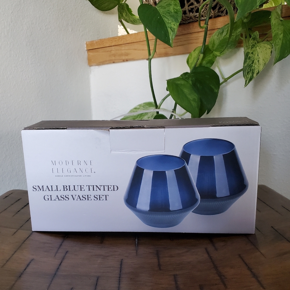 NIB- Moderne Elegance Blue Vase Set - Picture 2 of 8